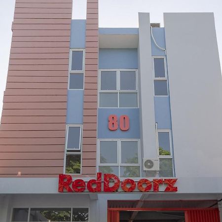 Reddoorz Plus Syariah @ Raya Nginden 2 Surabaya Kültér fotó
