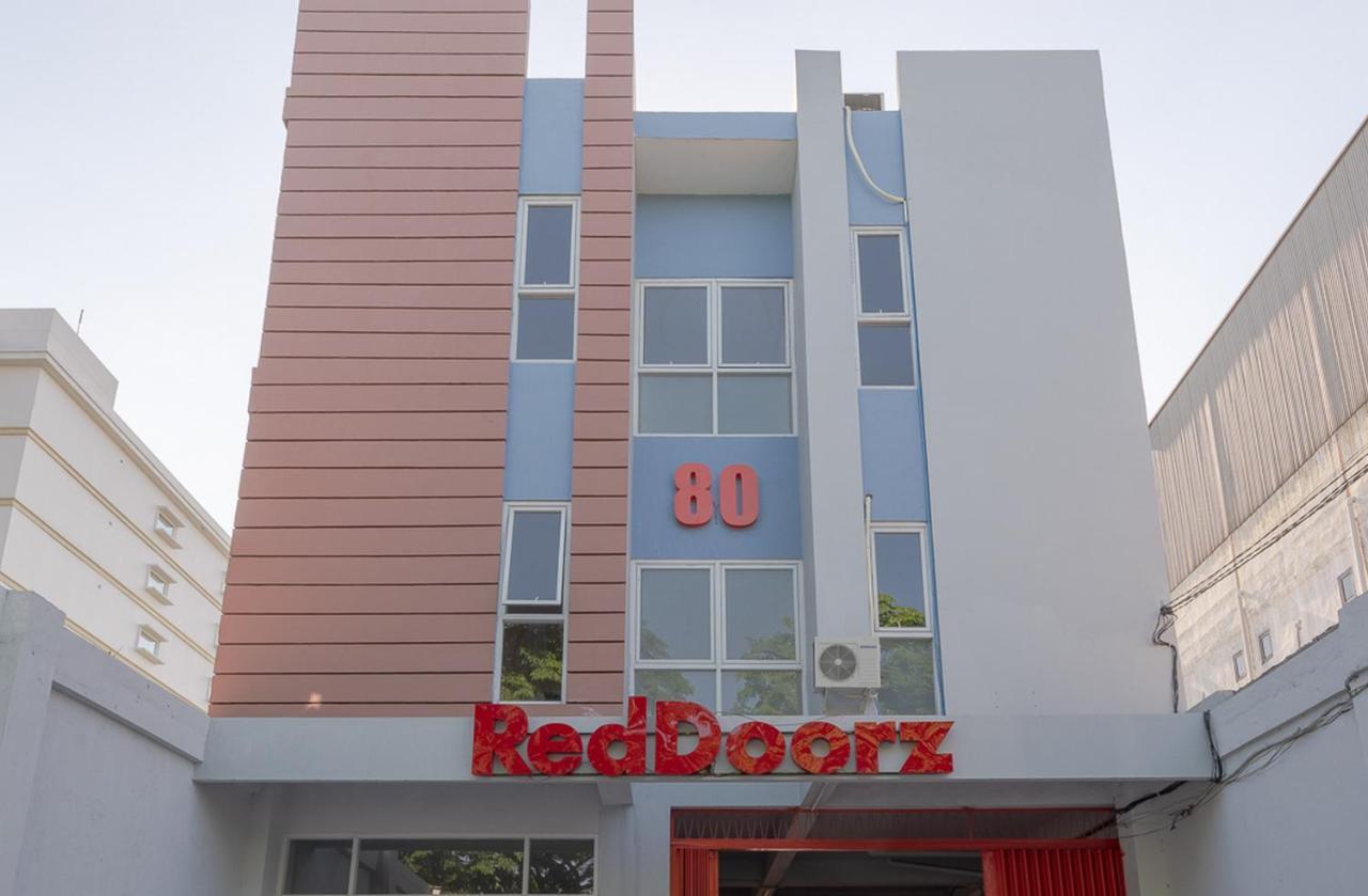 Reddoorz Plus Syariah @ Raya Nginden 2 Surabaya Kültér fotó